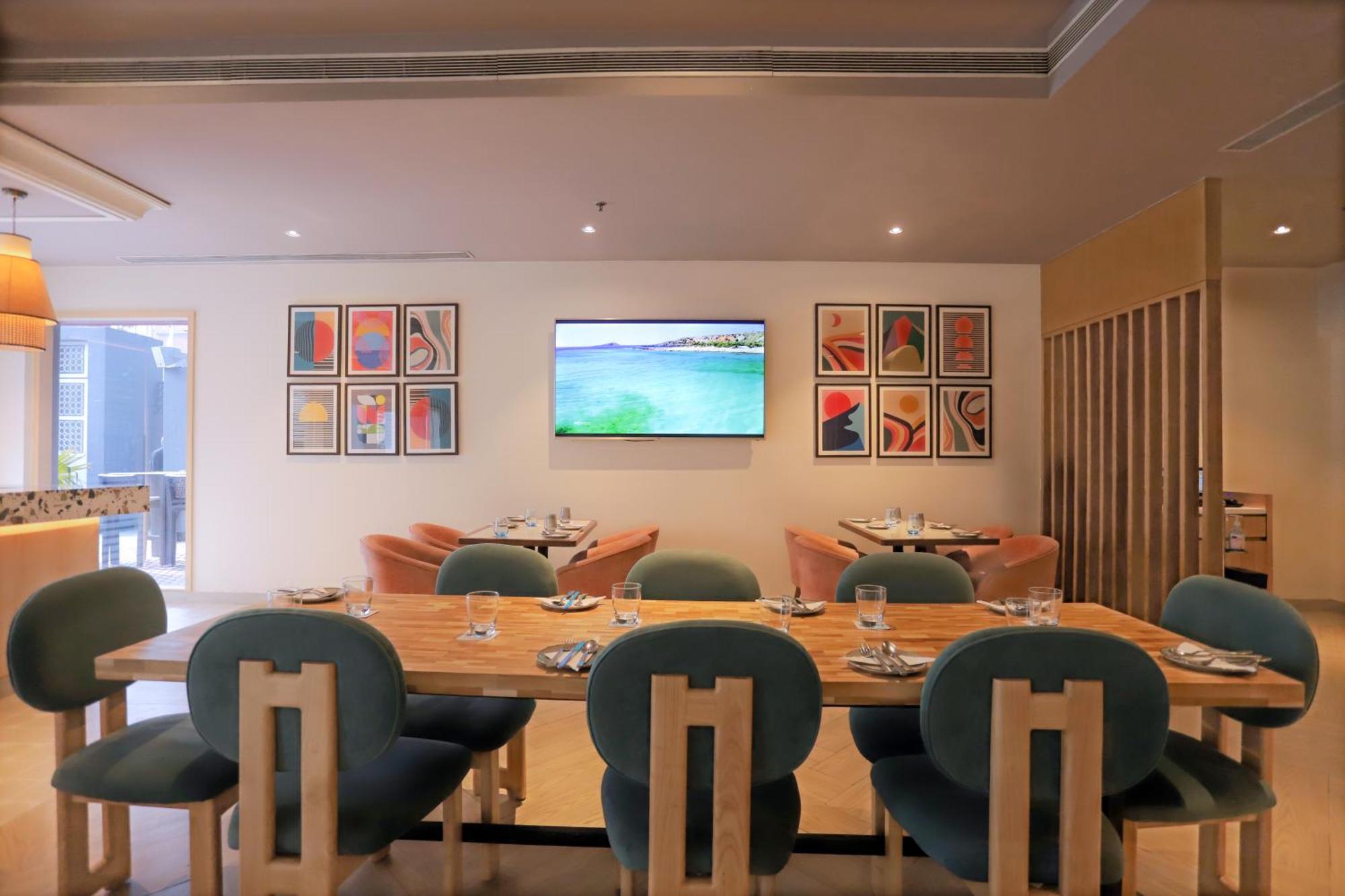 Park Inn By Radisson,South Delhi 뉴델리 외부 사진 The interior of the restaurant
