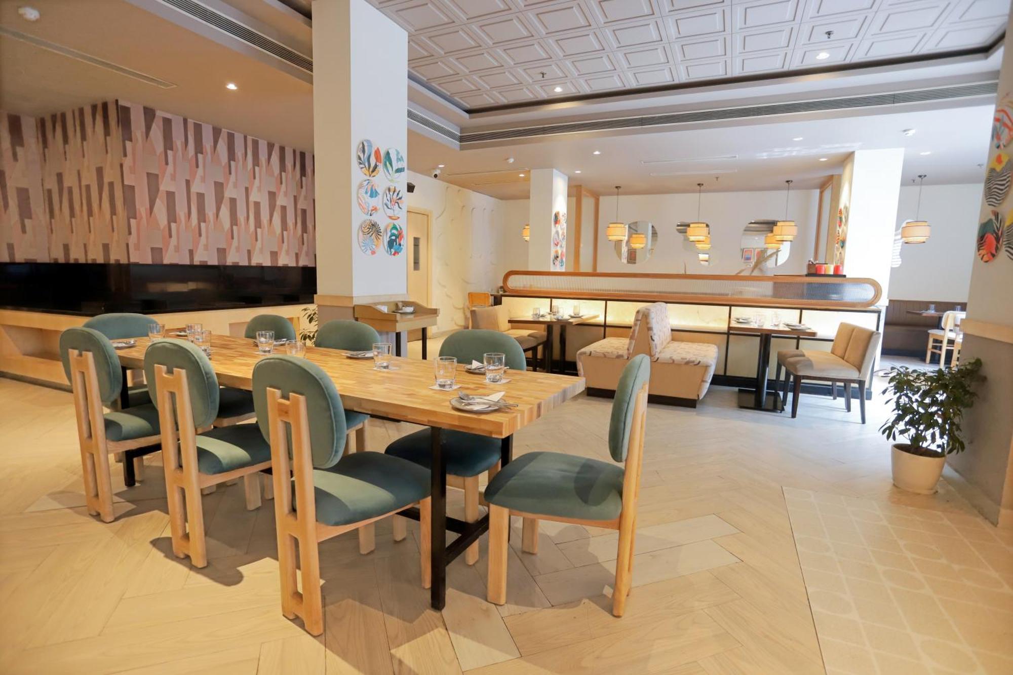 Park Inn By Radisson,South Delhi 뉴델리 외부 사진 The interior of a restaurant in India
