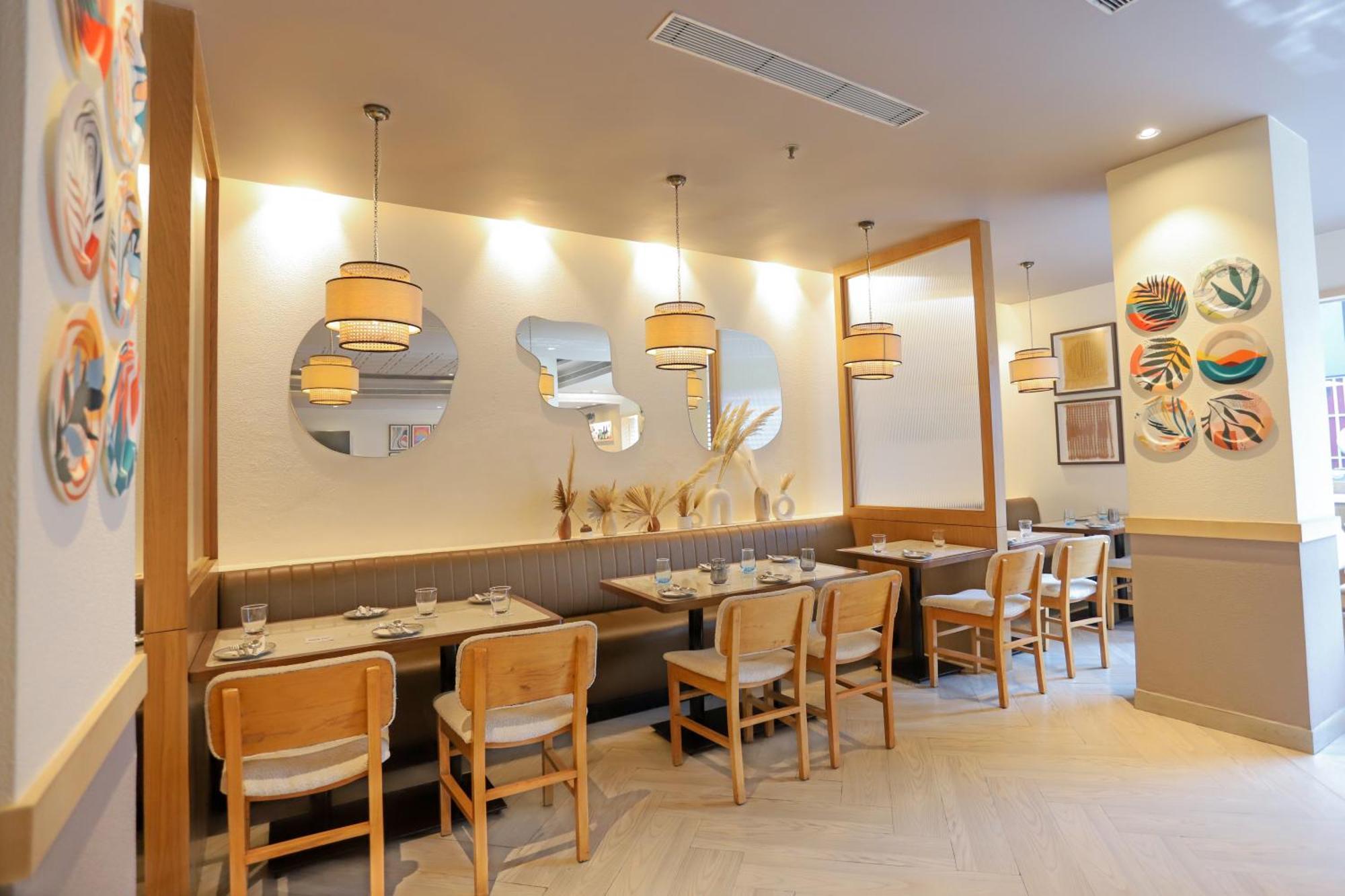 Park Inn By Radisson,South Delhi 뉴델리 외부 사진 Interior of a restaurant in the United States