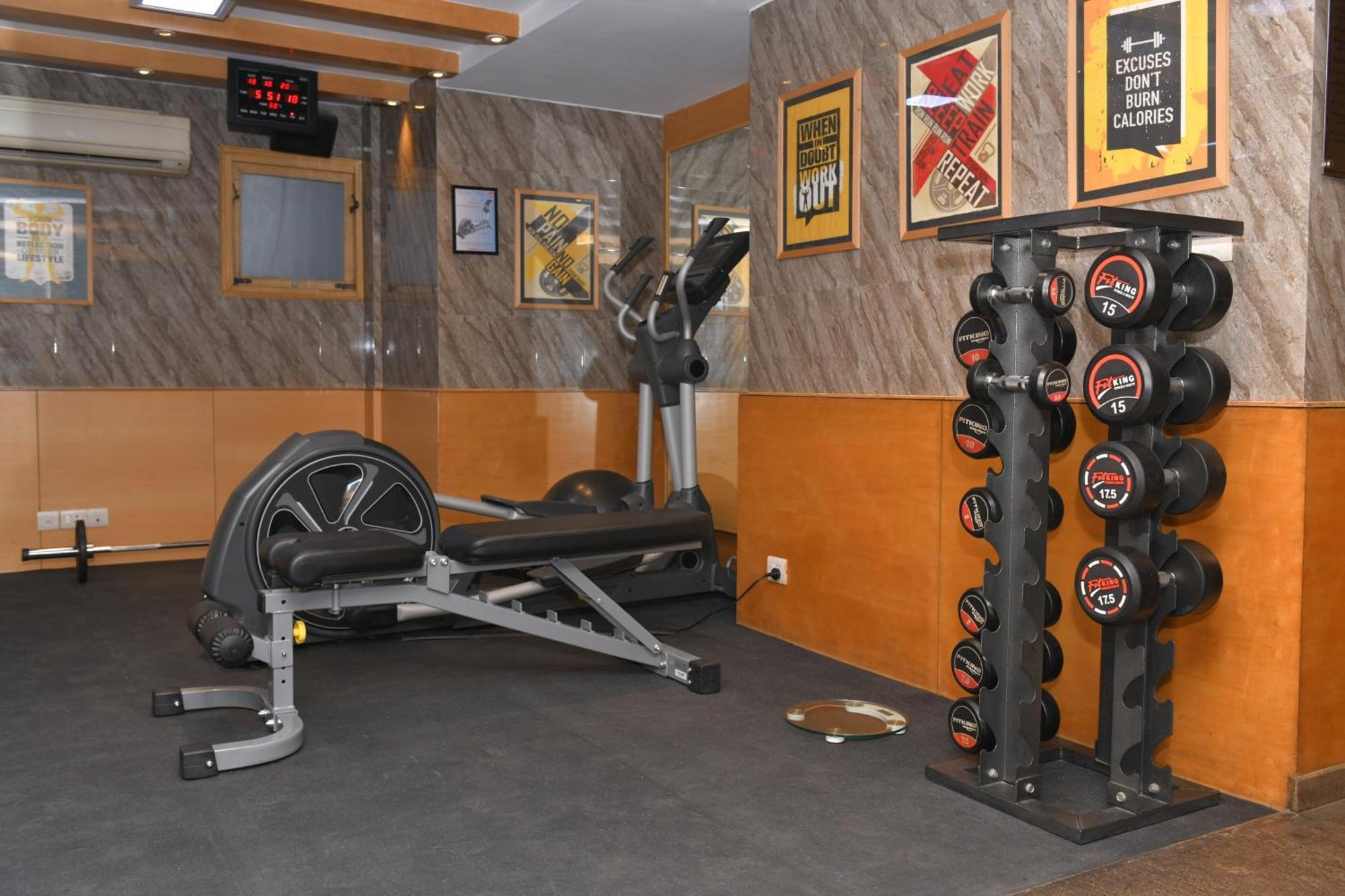Park Inn By Radisson,South Delhi 뉴델리 외부 사진 A typical gym