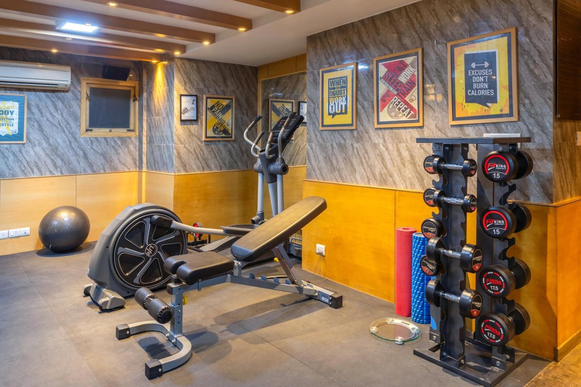 Park Inn By Radisson,South Delhi 뉴델리 외부 사진 The gym at the hotel