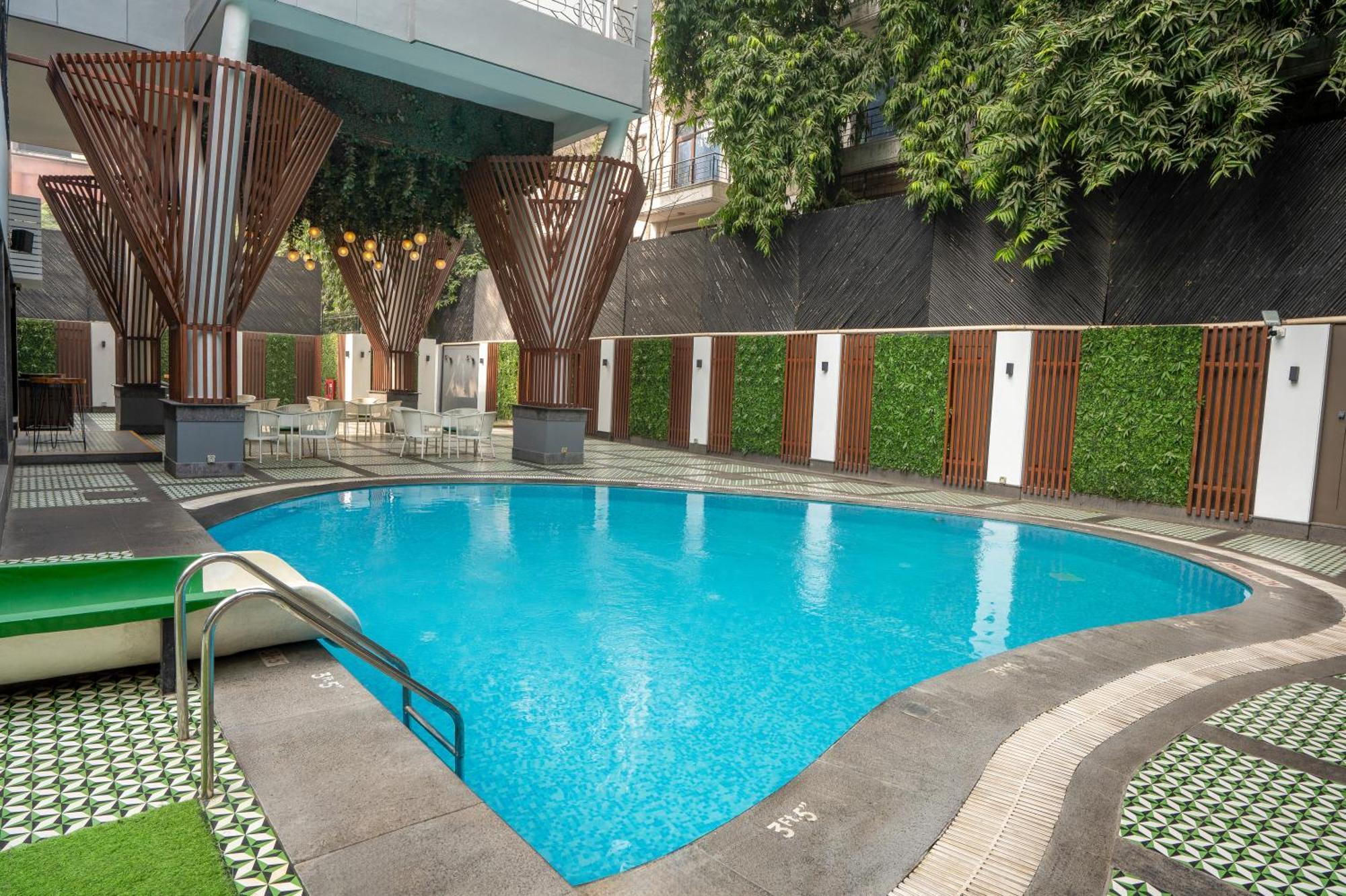 Park Inn By Radisson,South Delhi 뉴델리 외부 사진 Swimming pool at the hotel