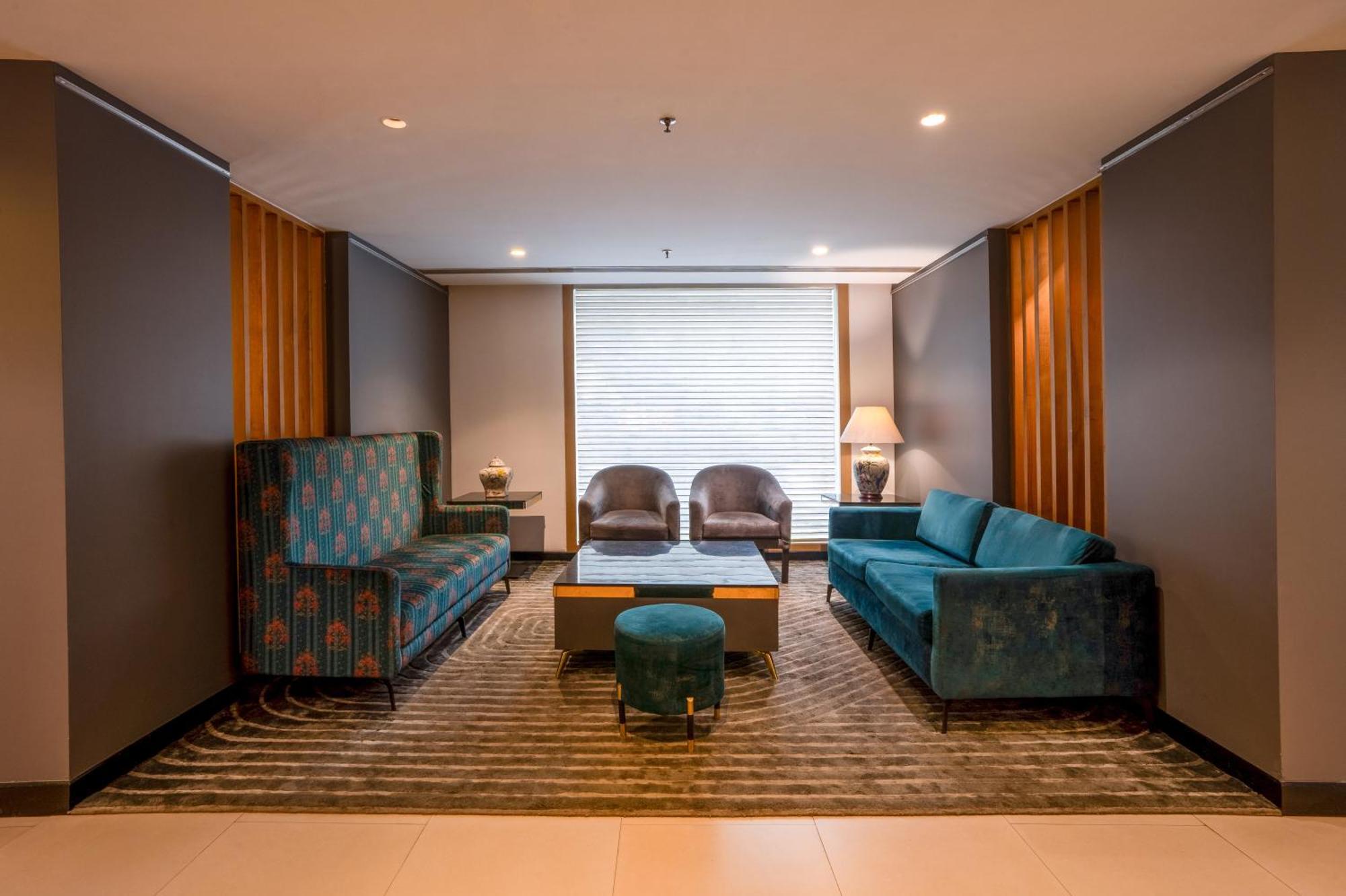 Park Inn By Radisson,South Delhi 뉴델리 외부 사진 The interior of the hotel