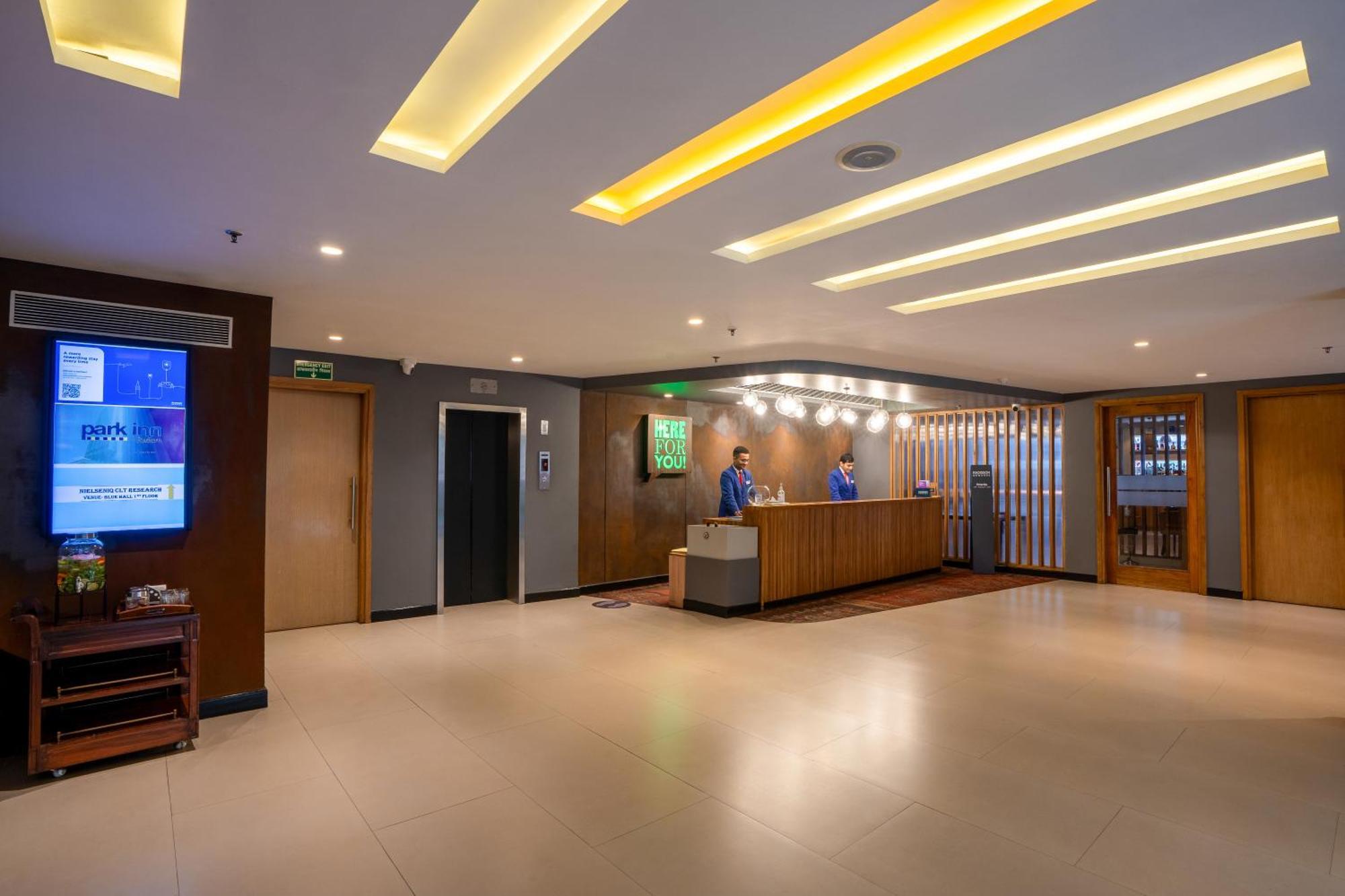 Park Inn By Radisson,South Delhi 뉴델리 외부 사진 The lobby of the hotel