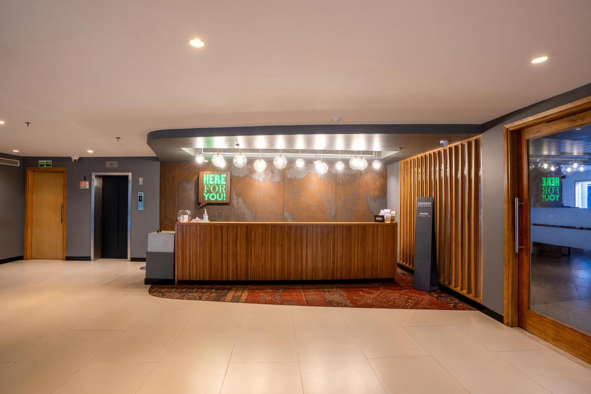 Park Inn By Radisson,South Delhi 뉴델리 외부 사진 Reception at the Holiday Inn Express, London - Kensington