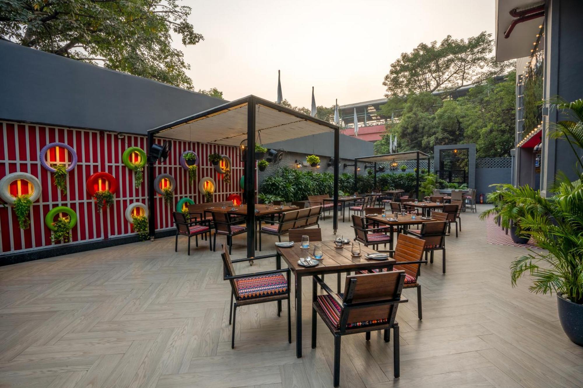 Park Inn By Radisson,South Delhi 뉴델리 외부 사진 The Terrace at The Park, New Delhi