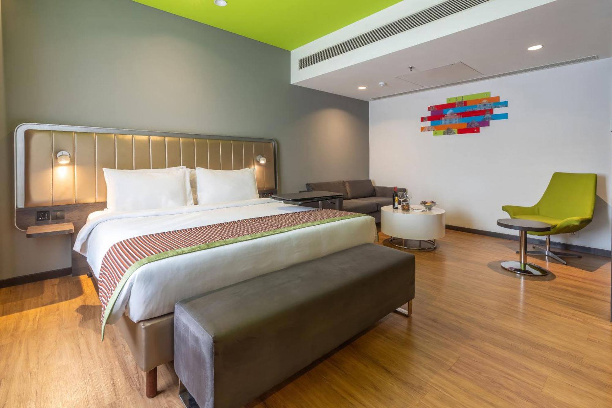 Park Inn By Radisson,South Delhi 뉴델리 외부 사진 A room at the Park