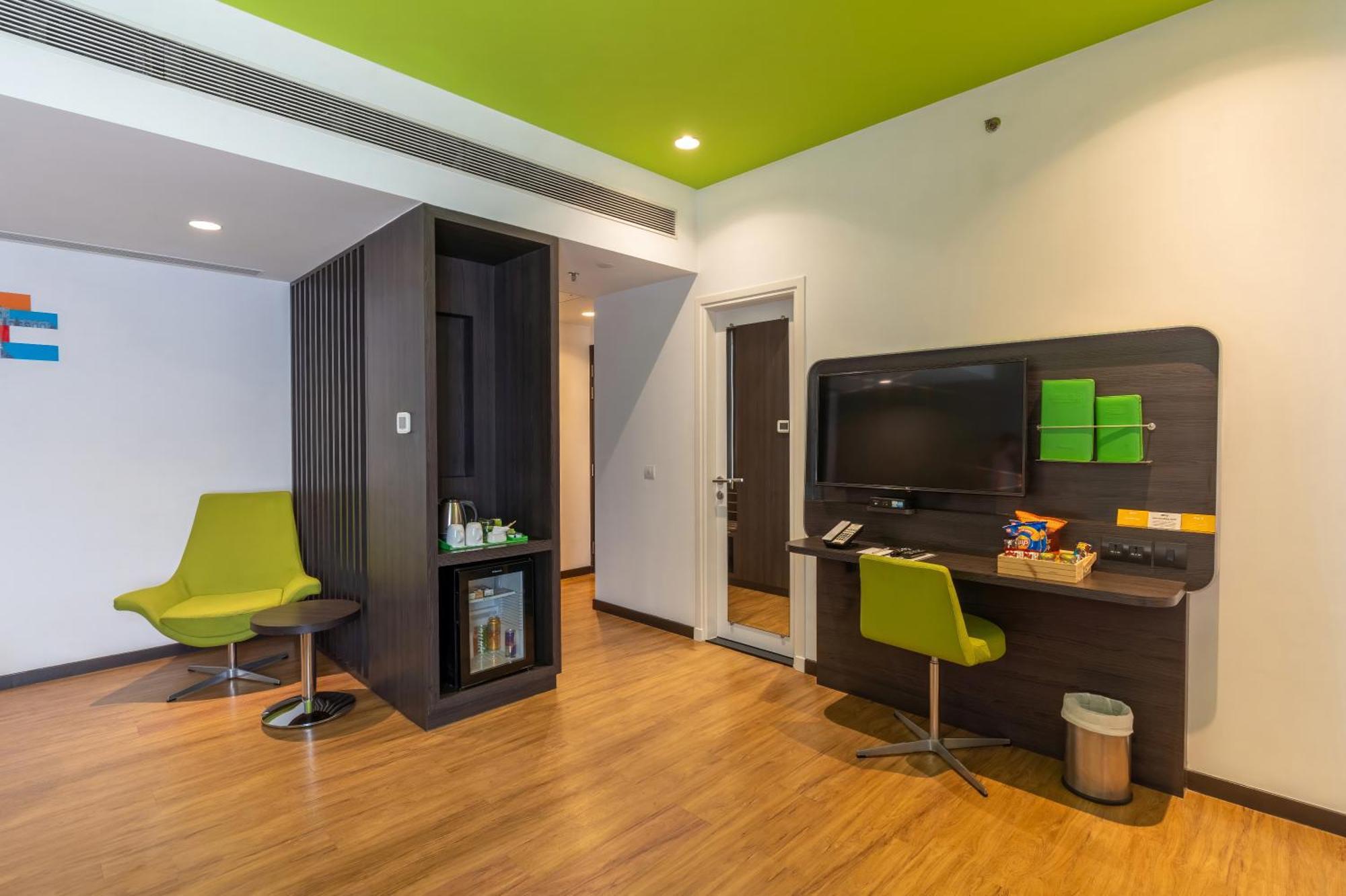 Park Inn By Radisson,South Delhi 뉴델리 외부 사진 A room at the hotel