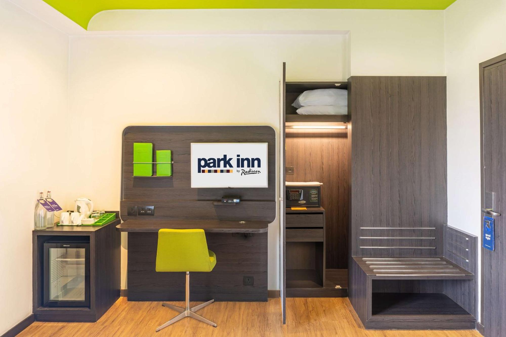Park Inn By Radisson,South Delhi 뉴델리 외부 사진 Park Inn by Radisson, Berlin-Westend