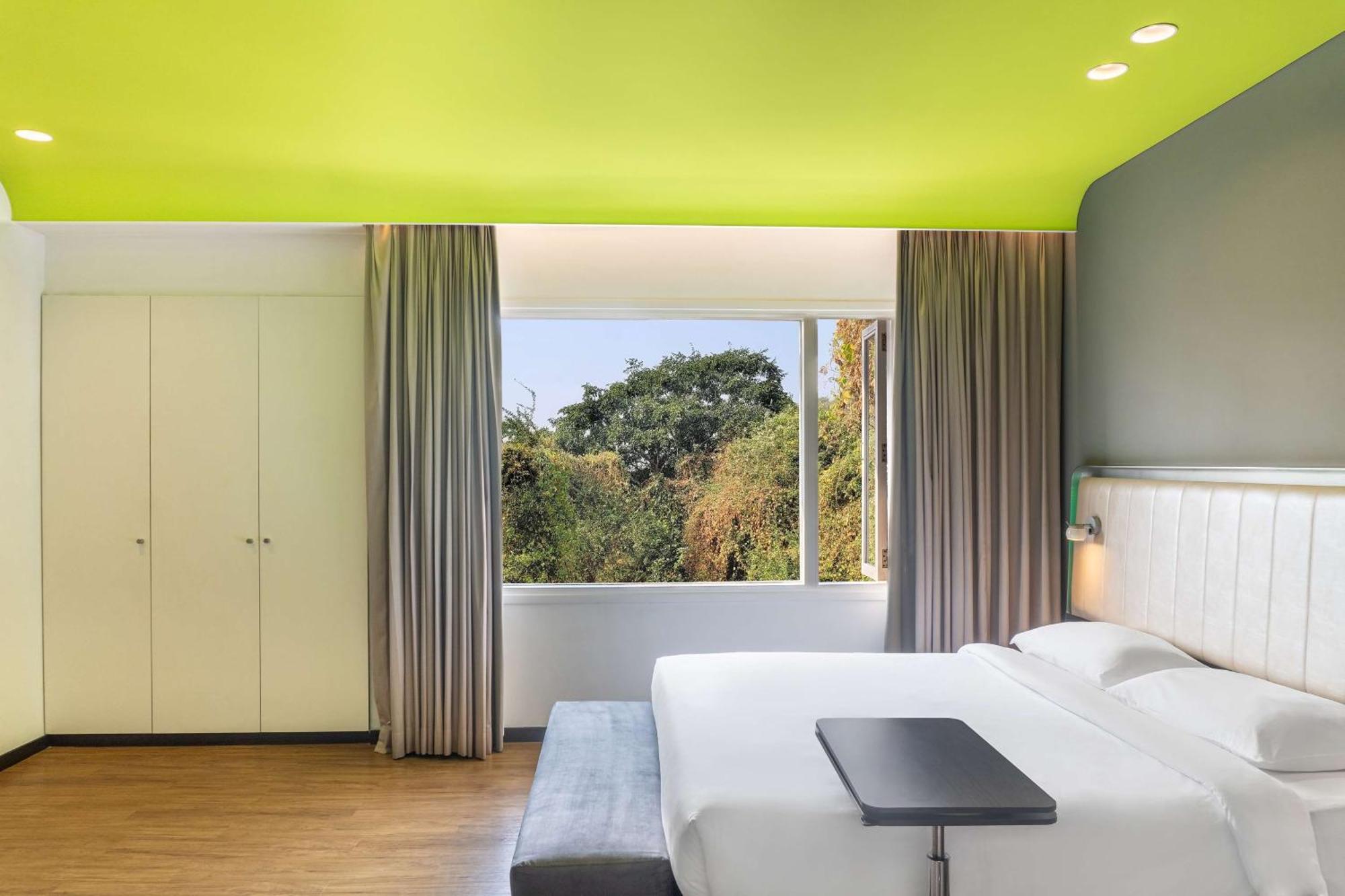 Park Inn By Radisson,South Delhi 뉴델리 외부 사진 A room at the hotel