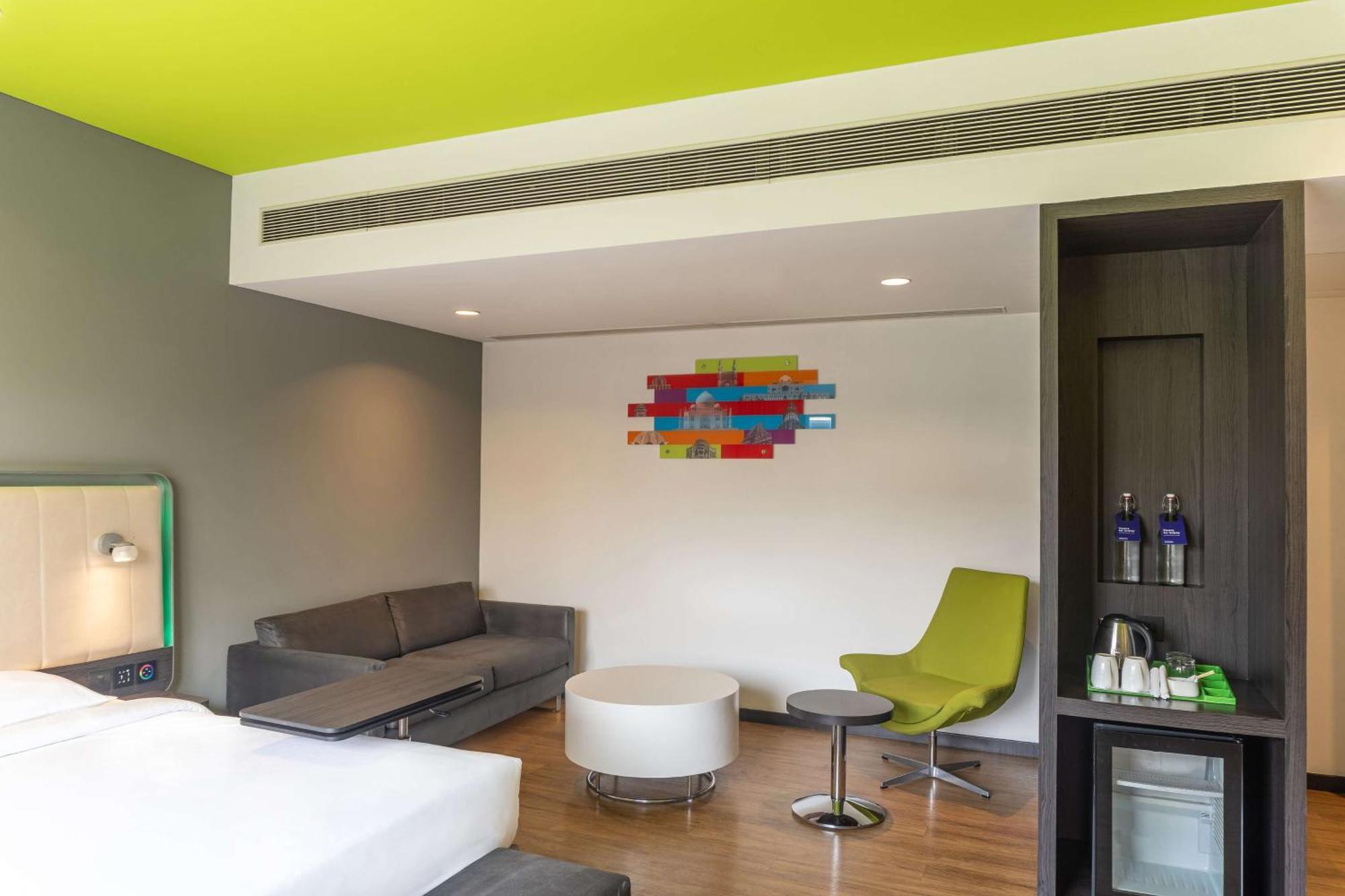 Park Inn By Radisson,South Delhi 뉴델리 외부 사진 A room at the hotel